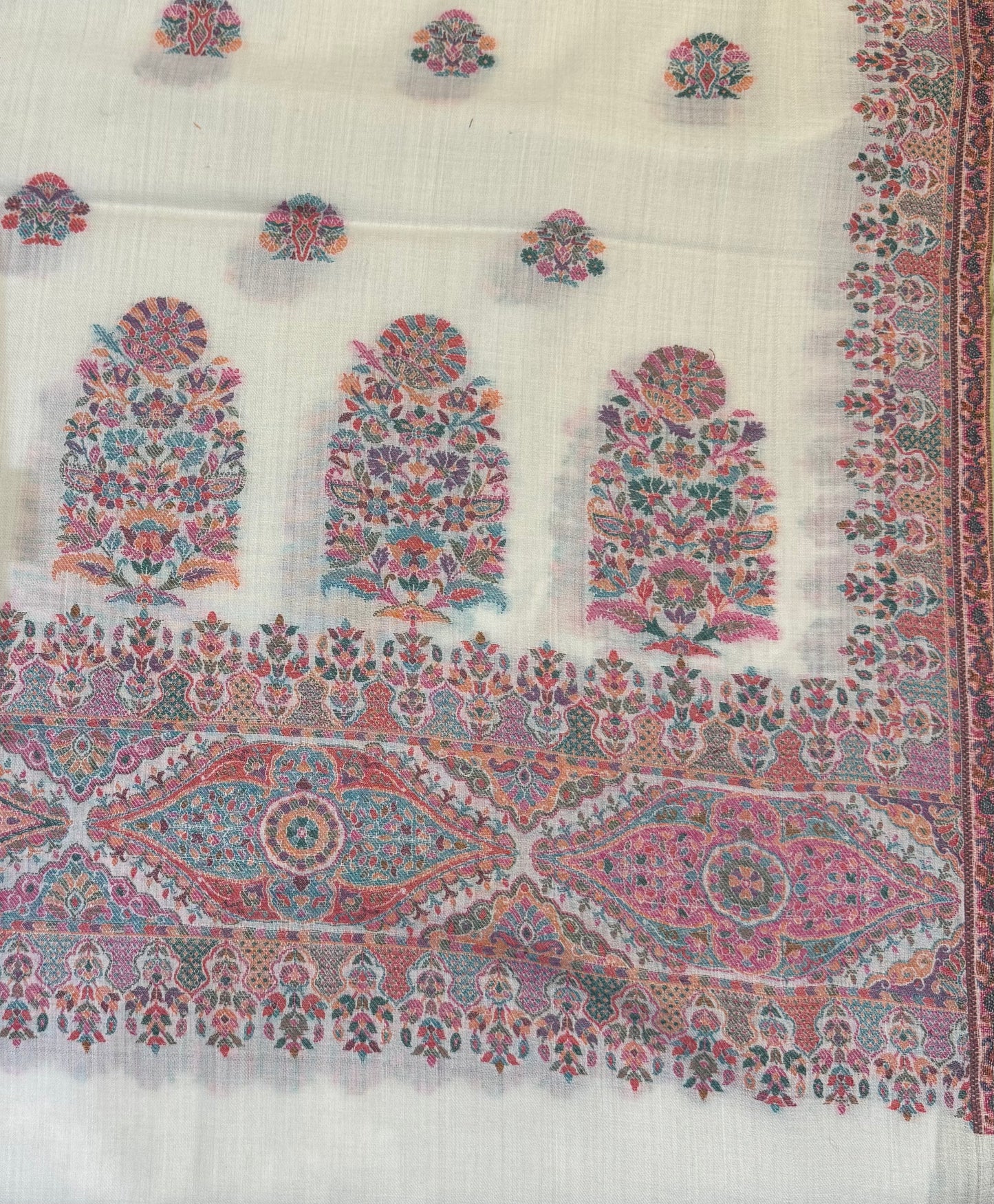 Cream Kani Pure Wool Shawl with Scattered Floral Butti